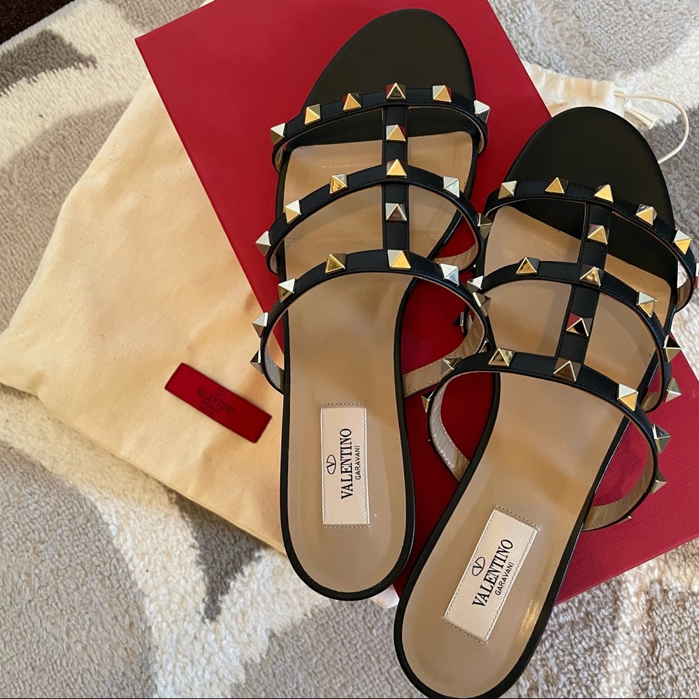 Rockstud Flat Slide Sandal size 9 (39EU)